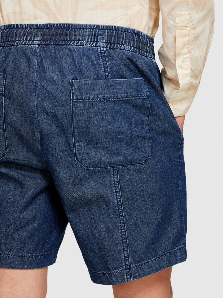 Bermudas in chambray - men's jean shorts - Blue | Sisley image number 5